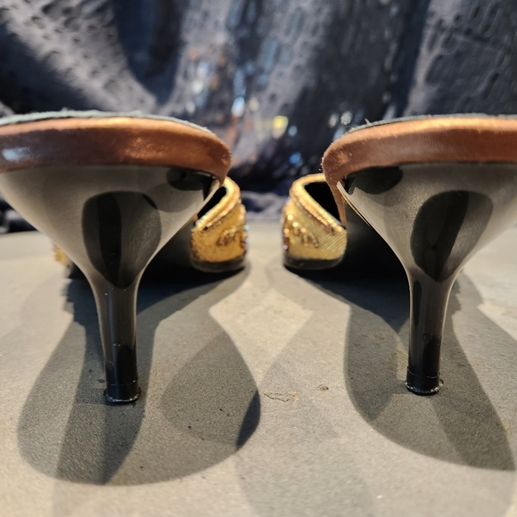 Beaded dressy mules and matching clutch. Designer - Jeanne Lottie, size 39. - Picture 6 of 14